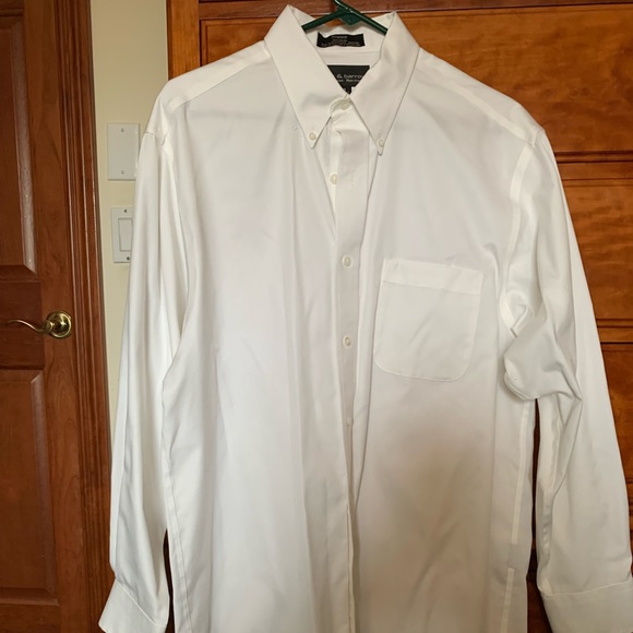 Mens white button down dress shirt. Like new. - Picture 1 of 3